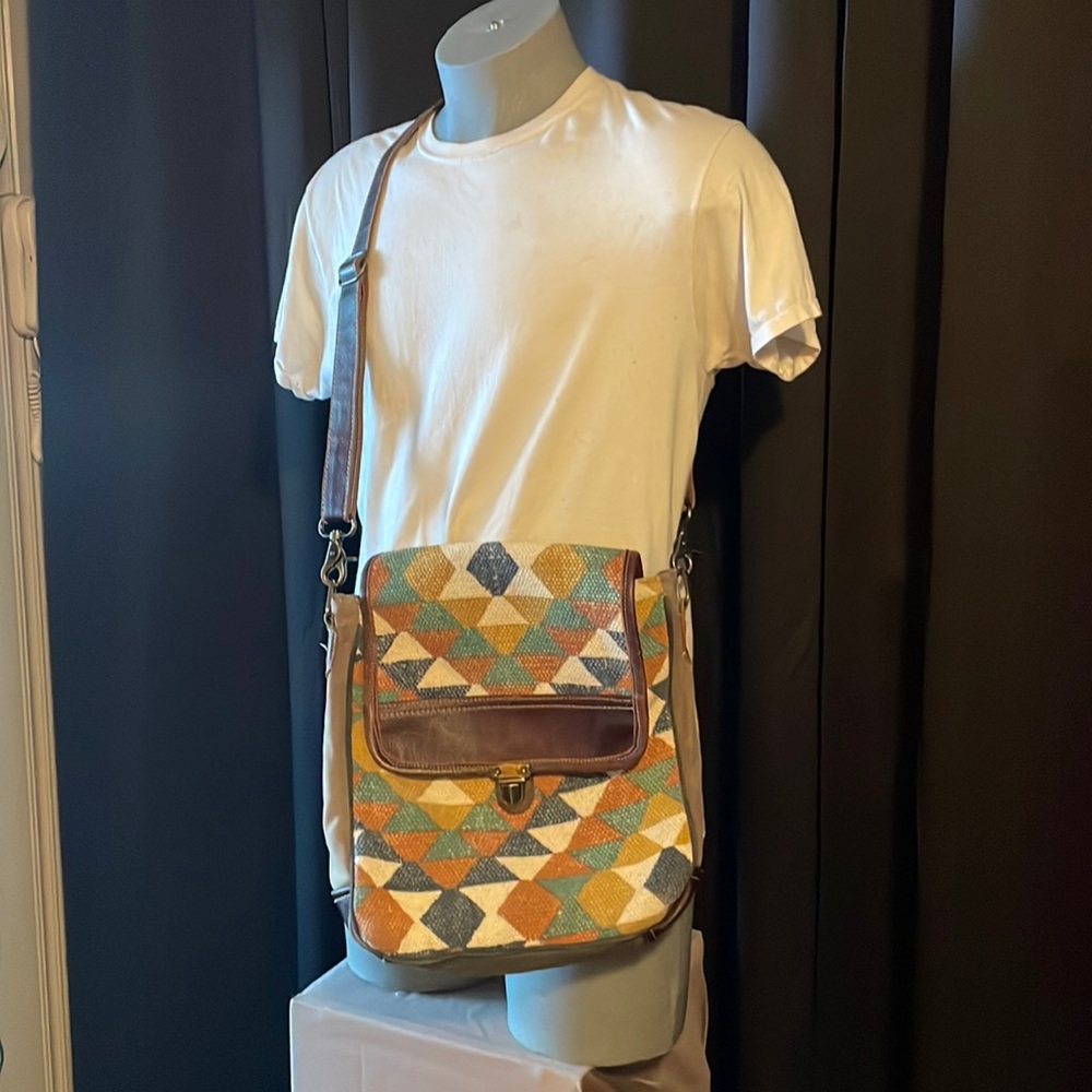 Myra Bag Messenger bag